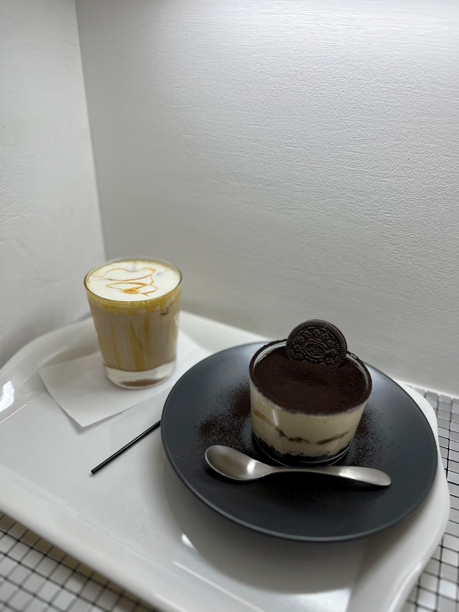 ティラミスやチーズケーキ in café ipssae