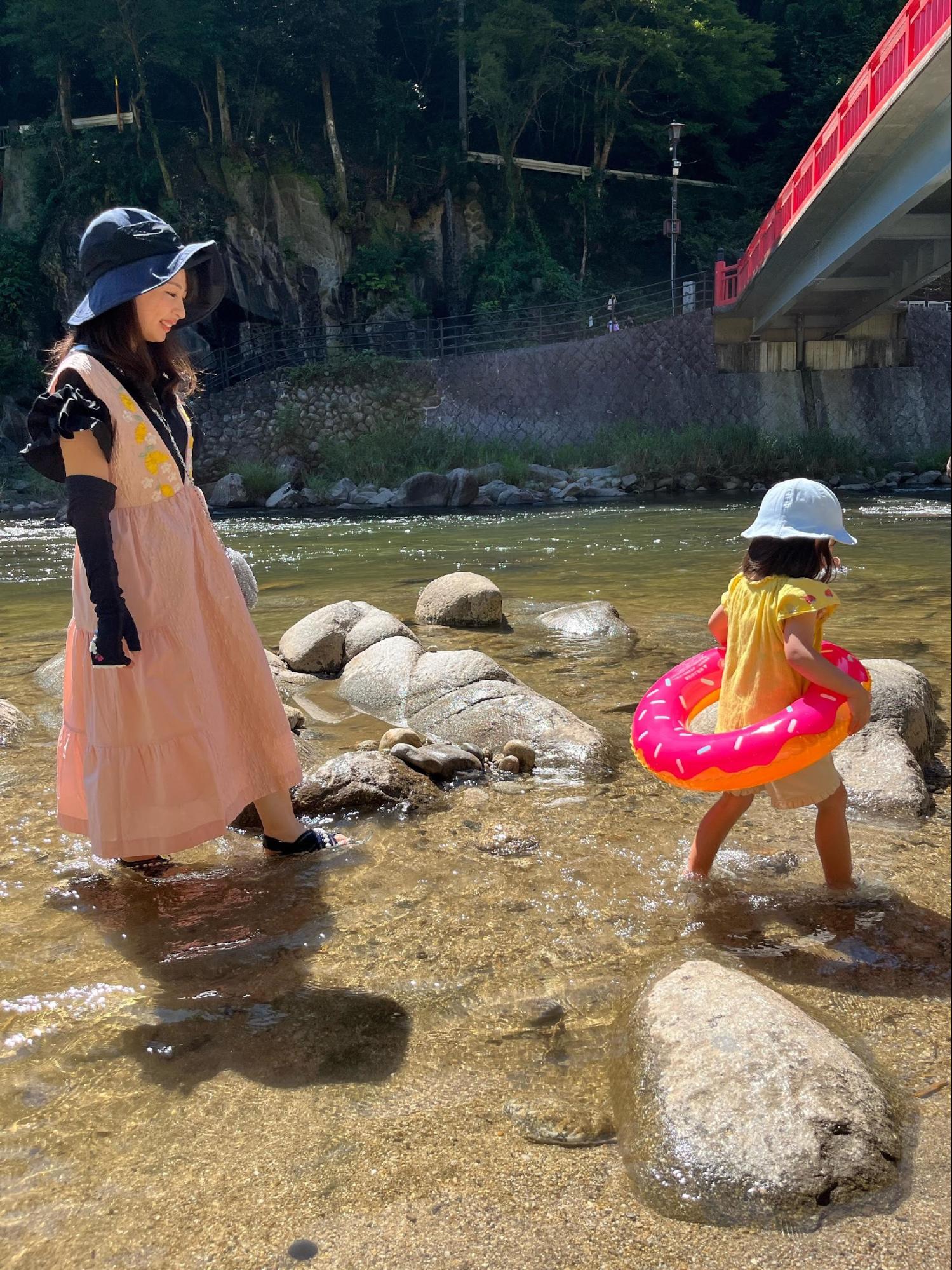 3歳の娘と川遊びにも着てみちゃいました♪