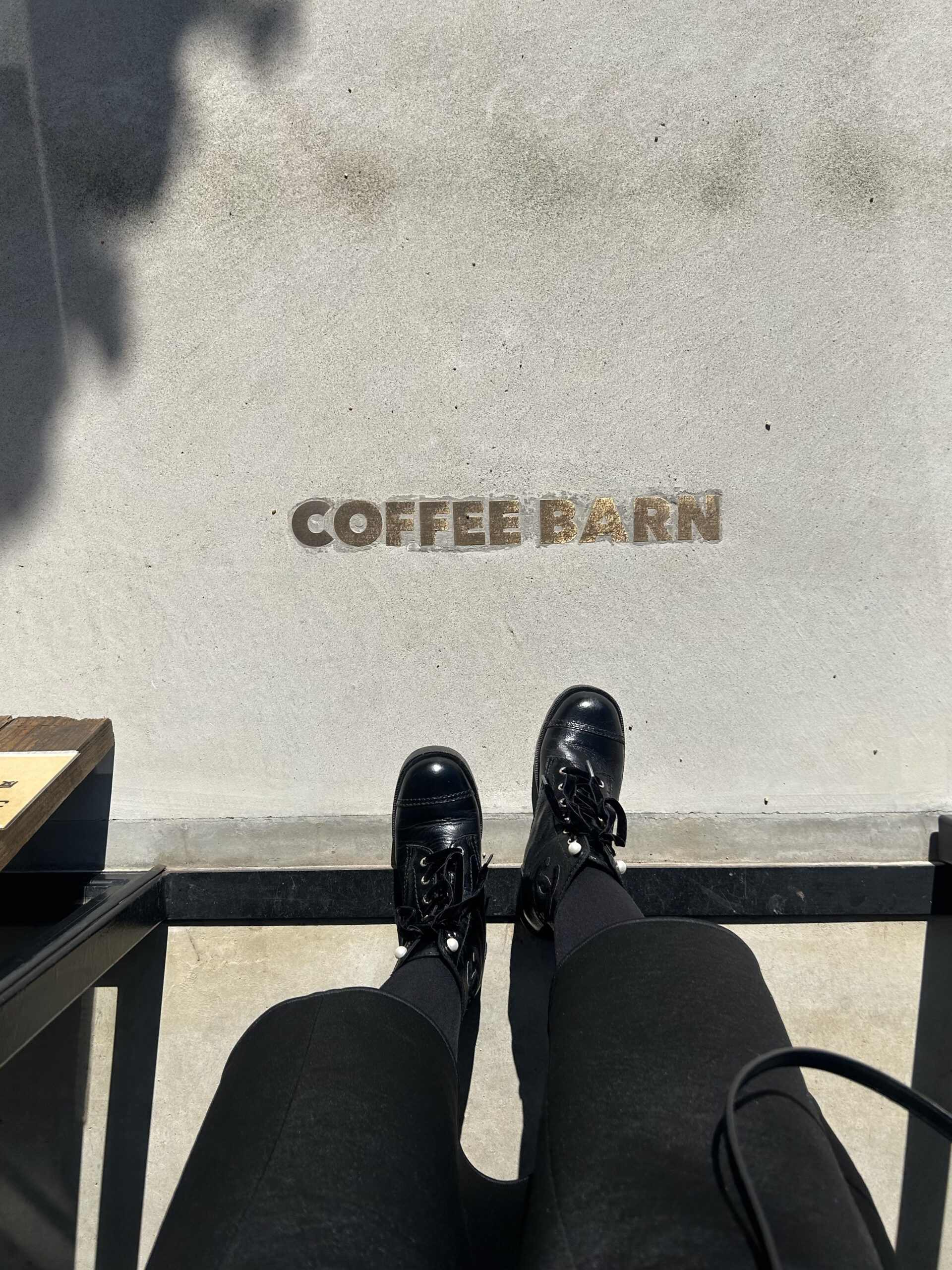 コーヒースタンド『COFFEE BARN』